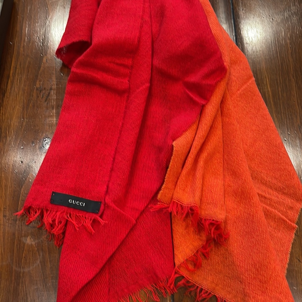 Authentic Gucci Lightweight scarf/stole - Picture 3 of 4